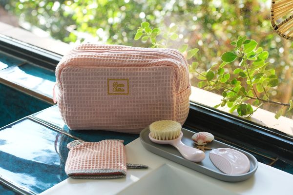 Trousse de toilette en nid d'abeille rose blush - Trousses de toilette par BB&Co