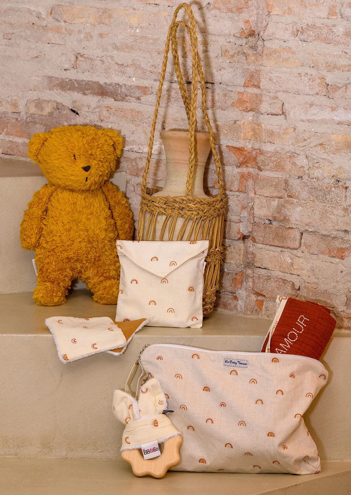 Baby trousse plastifiée imp. arc-en-ciel - Pochettes & Sacs à langer par BB&Co