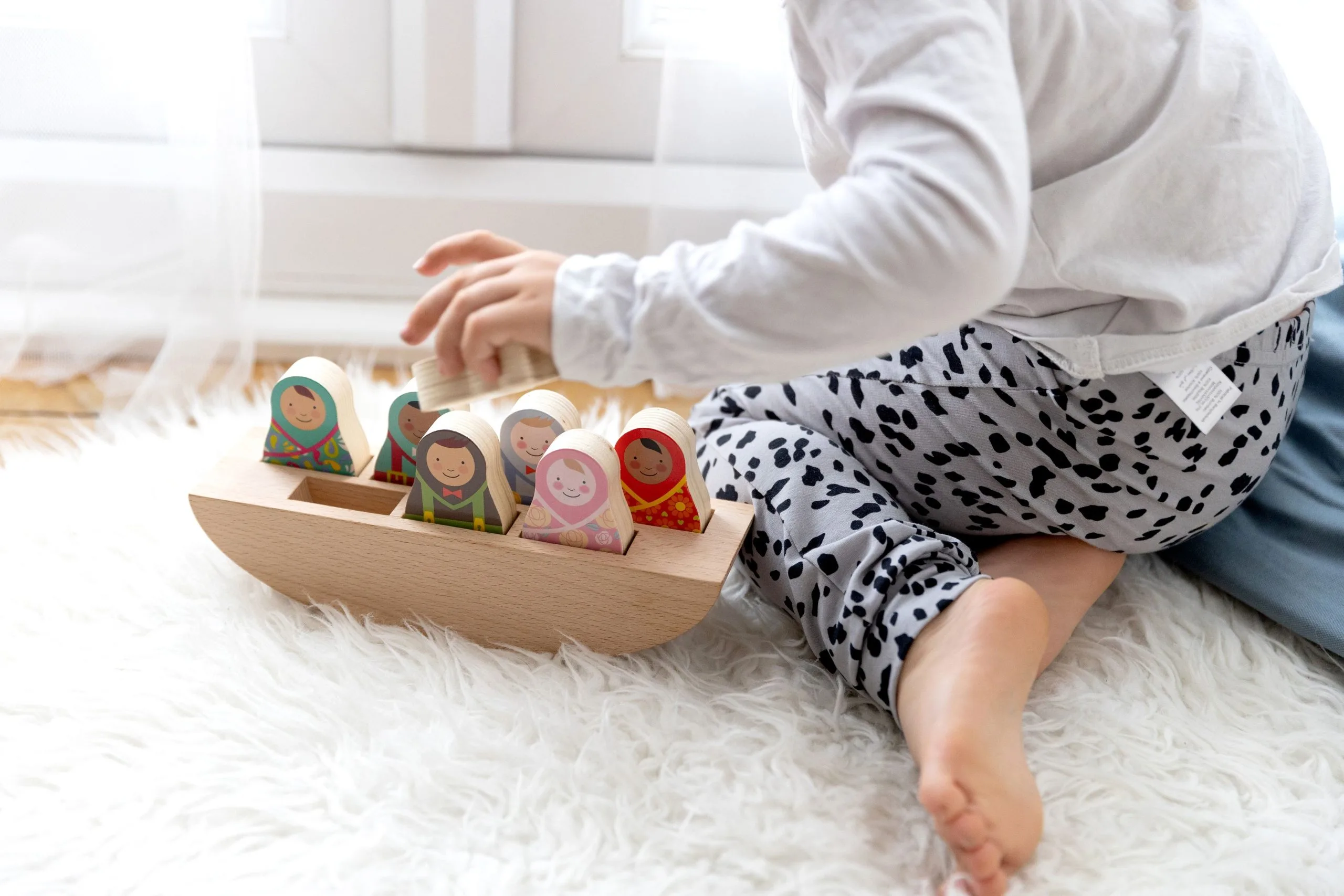 Bateau en bois Woodlies (+ 7 personnages) - Petits Amis - Jouets par Rosa & Bo