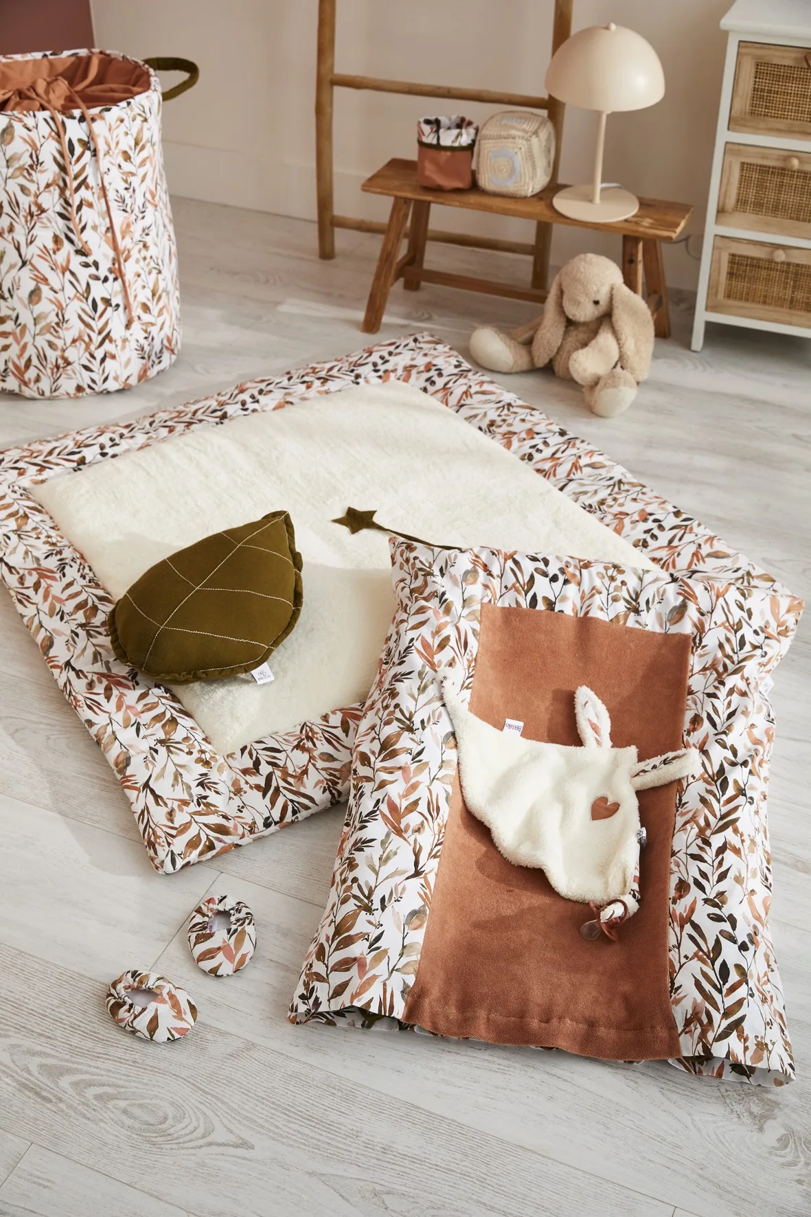 Tapis de jeu réversible/fond de parc - Caramel Forest - Tapis de jeu et cale-bébés par BB&Co